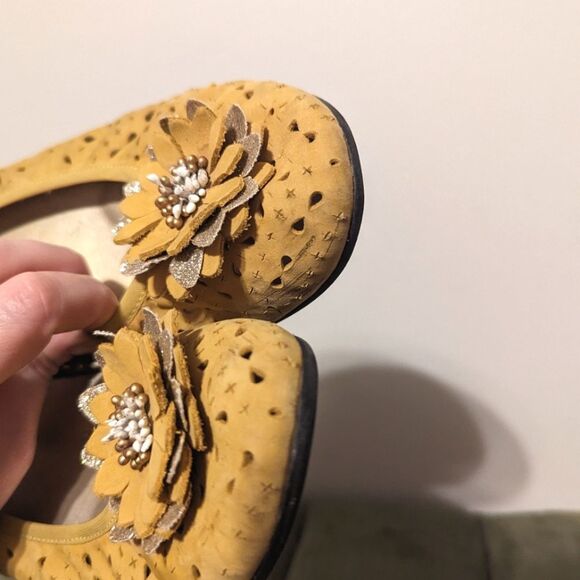 David Tate Genuine Mustard Yellow Leather Floral Perforated Flats Ballets - Picture 10 of 12